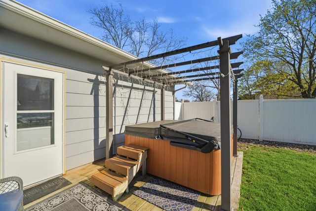40 S PIONEER PARKWAY, Fond Du Lac, WI 54935