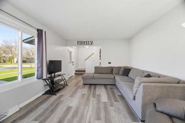 40 S PIONEER PARKWAY, Fond Du Lac, WI 54935