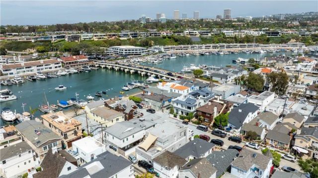 327 Onyx, Newport Beach, CA 92662