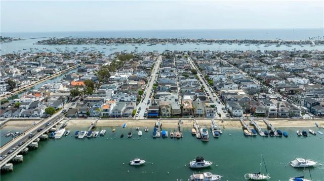 327 Onyx, Newport Beach, CA 92662