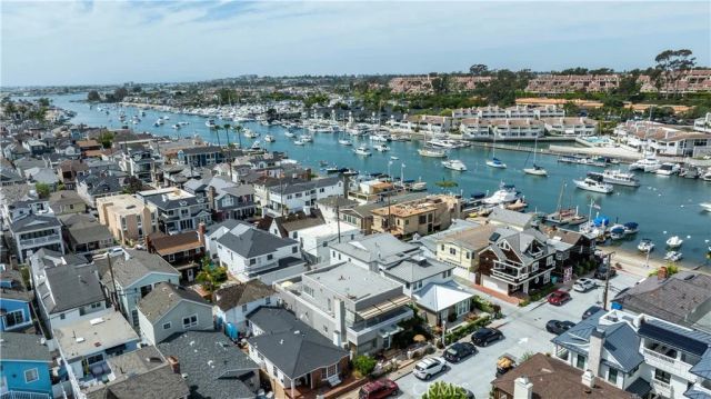 327 Onyx, Newport Beach, CA 92662