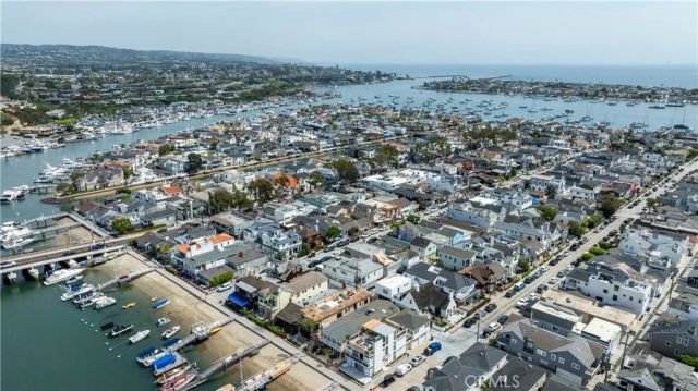 327 Onyx, Newport Beach, CA 92662