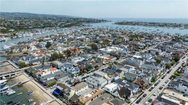 327 Onyx, Newport Beach, CA 92662