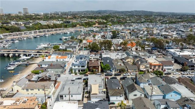 327 Onyx, Newport Beach, CA 92662