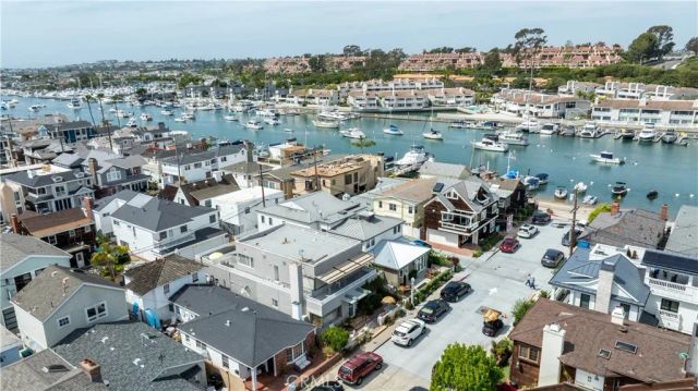 327 Onyx, Newport Beach, CA 92662