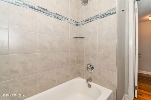 1220 ADRIAN Court, Jacksonville, FL 32205