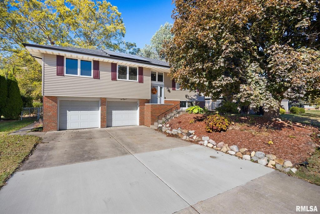 1111 S MESA Drive, Peoria, IL 61607