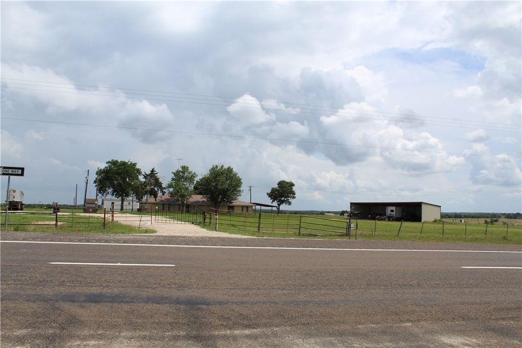 8420 State Highway 21 E, Caldwell, TX 77836 — photo 3