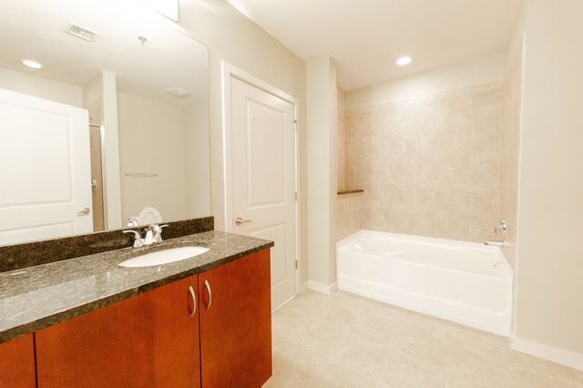 301 Demonbreun St Unit 915, Nashville, TN 37201