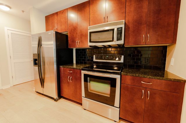 301 Demonbreun St Unit 915, Nashville, TN 37201