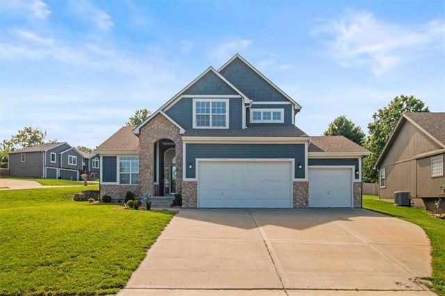 1131 Crimson Lane, Liberty, MO 64068