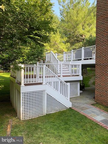 851 FORESTVILLE MEADOWS DR, Great Falls, VA 22066