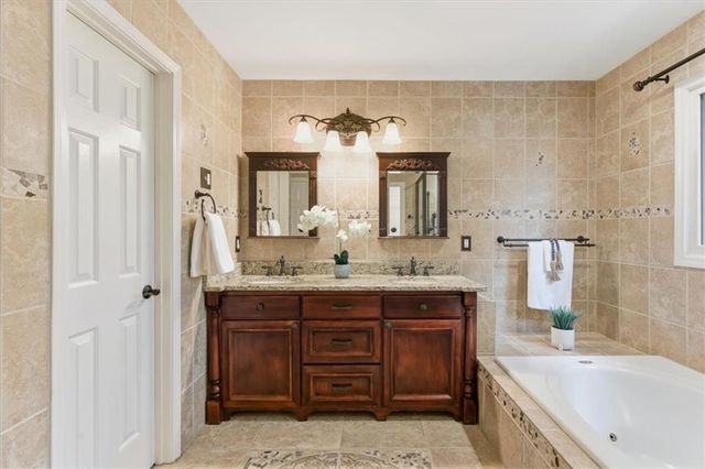 535 Tumbling Creek Drive, Alpharetta, GA 30005