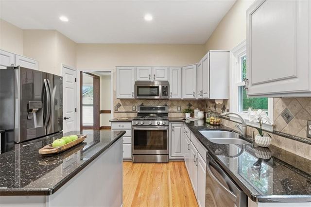 535 Tumbling Creek Drive, Alpharetta, GA 30005