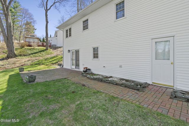 8 Saddle Hill Road, Poestenkill, NY 12198