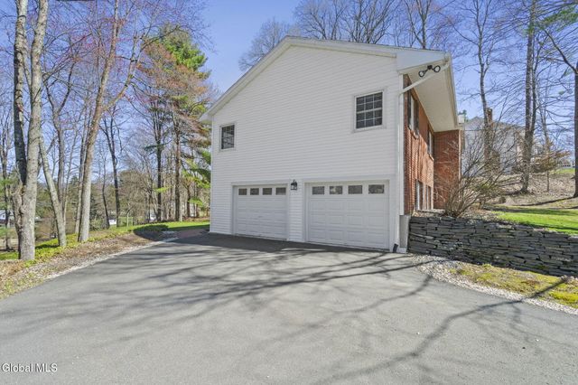 8 Saddle Hill Road, Poestenkill, NY 12198