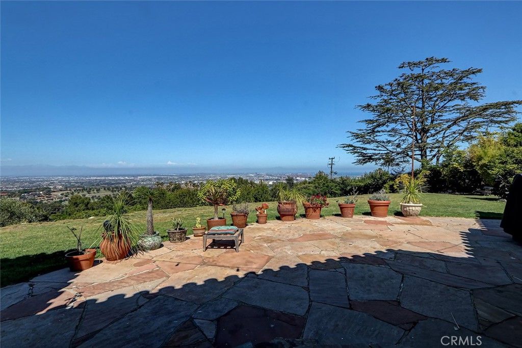 Image 13 of property listing at 25 Headland Drive, Rancho Palos Verdes, CA 90275