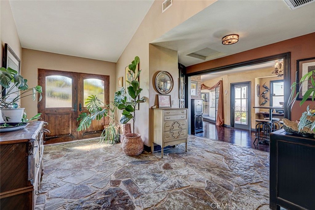 Image 21 of property listing at 25 Headland Drive, Rancho Palos Verdes, CA 90275