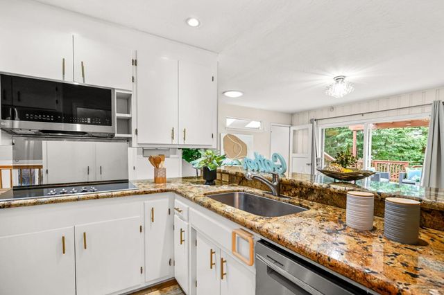 17529 Mayflower Drive, Castro Valley, CA 94546