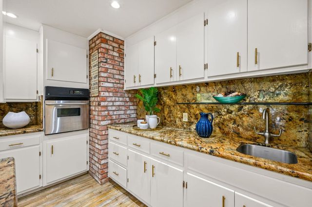 17529 Mayflower Drive, Castro Valley, CA 94546