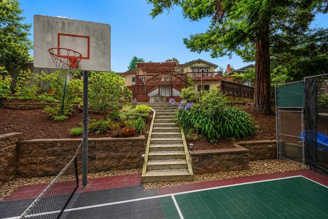 17529 Mayflower Drive, Castro Valley, CA 94546