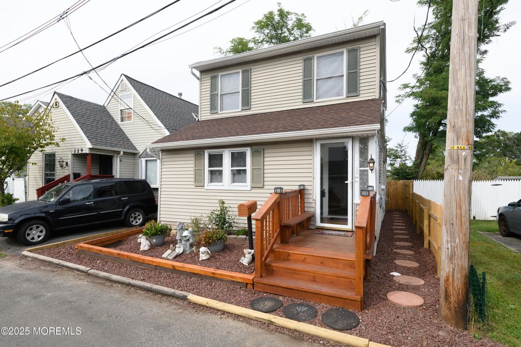127 Sixth Street, Hazlet, NJ 07734