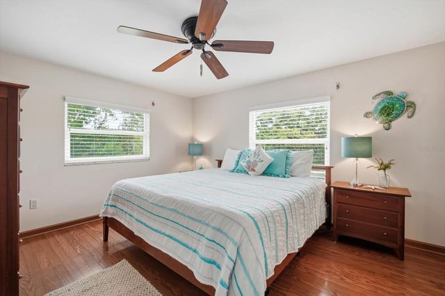 2811 AVENUE C, Holmes Beach, FL 34217