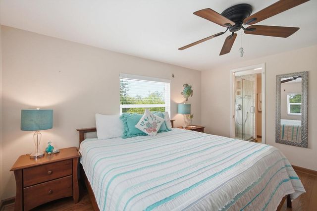 2811 AVENUE C, Holmes Beach, FL 34217