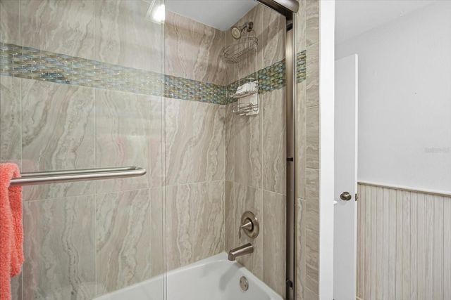 2811 AVENUE C, Holmes Beach, FL 34217