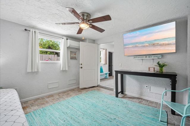 2811 AVENUE C, Holmes Beach, FL 34217