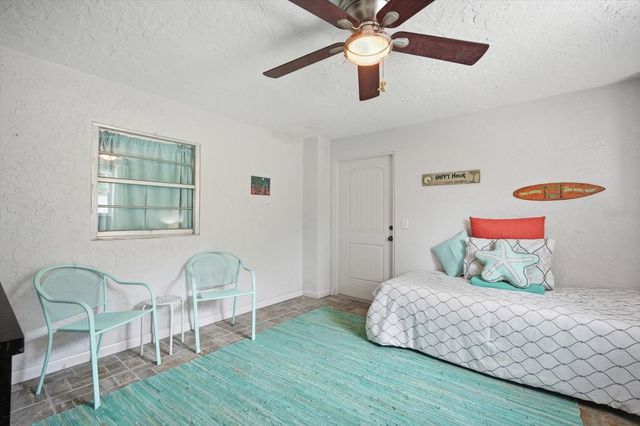 2811 AVENUE C, Holmes Beach, FL 34217