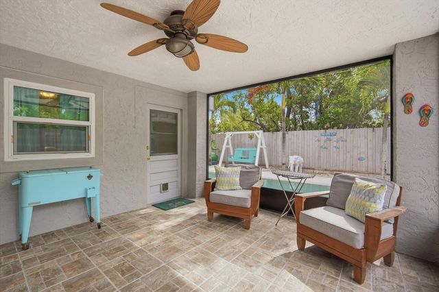 2811 AVENUE C, Holmes Beach, FL 34217
