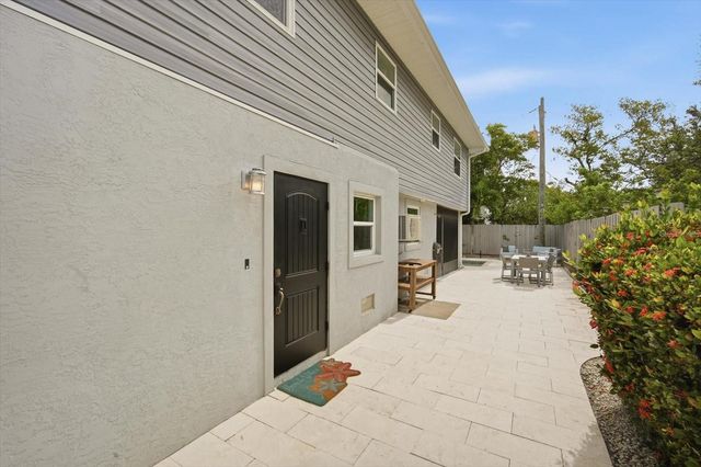 2811 AVENUE C, Holmes Beach, FL 34217