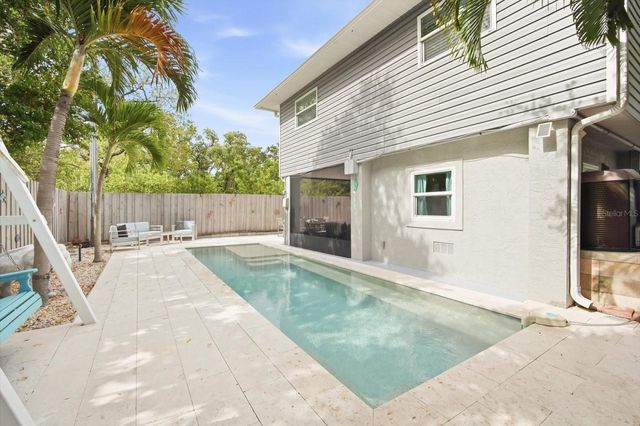2811 AVENUE C, Holmes Beach, FL 34217