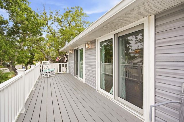 2811 AVENUE C, Holmes Beach, FL 34217