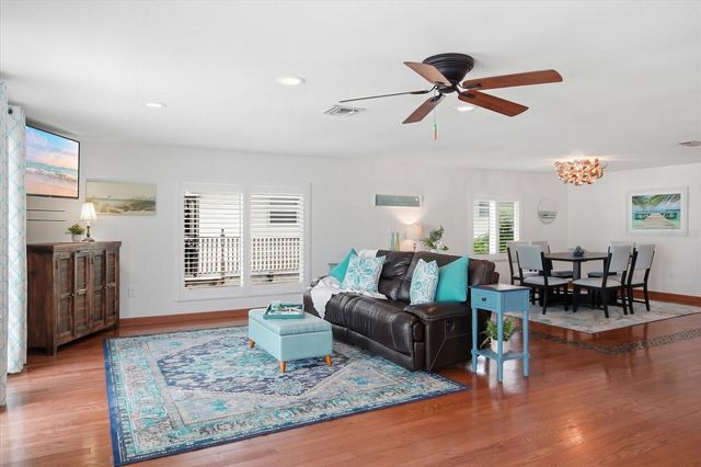 2811 AVENUE C, Holmes Beach, FL 34217