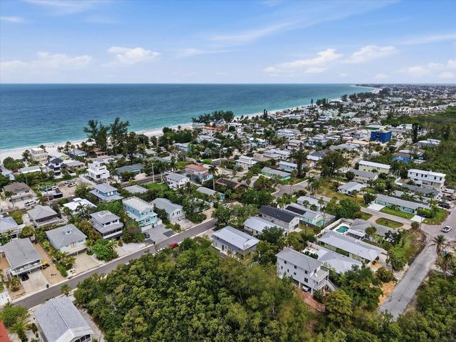 2811 AVENUE C, Holmes Beach, FL 34217