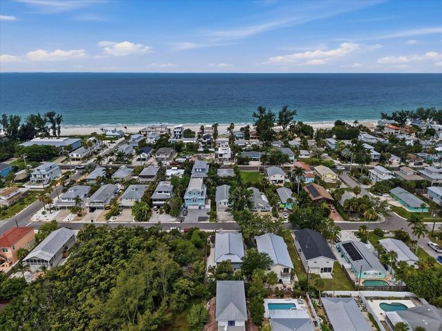 2811 AVENUE C, Holmes Beach, FL 34217