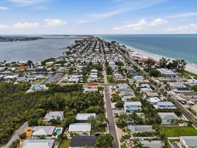 2811 AVENUE C, Holmes Beach, FL 34217
