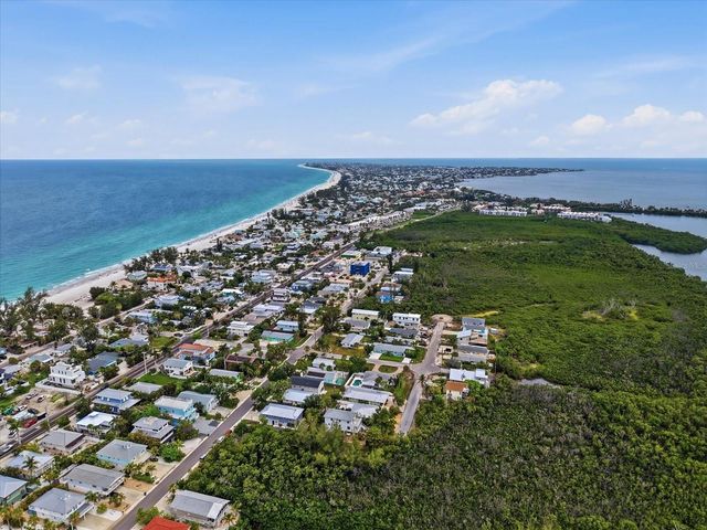 2811 AVENUE C, Holmes Beach, FL 34217