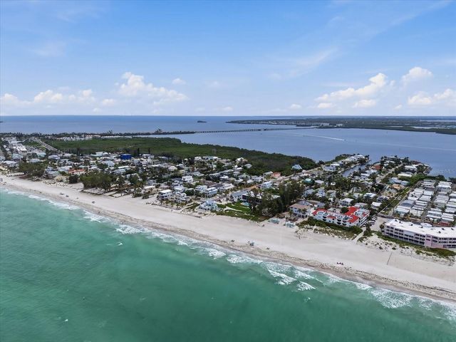 2811 AVENUE C, Holmes Beach, FL 34217