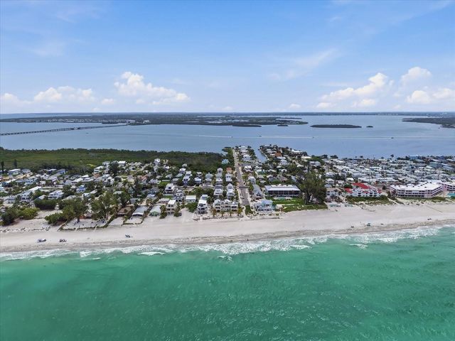 2811 AVENUE C, Holmes Beach, FL 34217