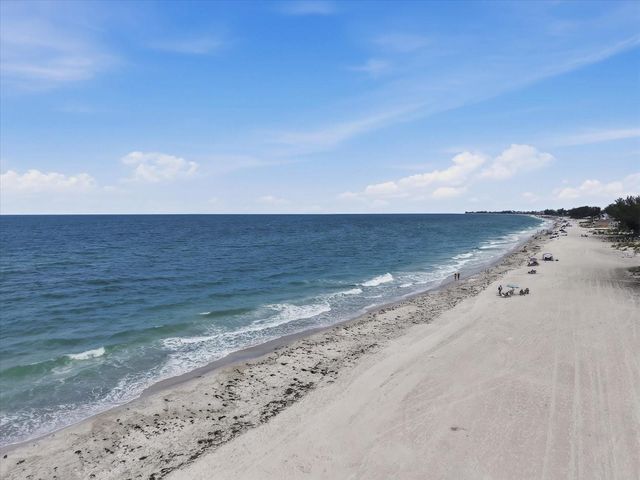 2811 AVENUE C, Holmes Beach, FL 34217