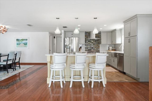 2811 AVENUE C, Holmes Beach, FL 34217