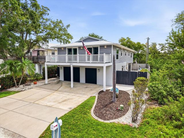 2811 AVENUE C, Holmes Beach, FL 34217