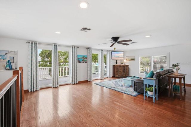 2811 AVENUE C, Holmes Beach, FL 34217