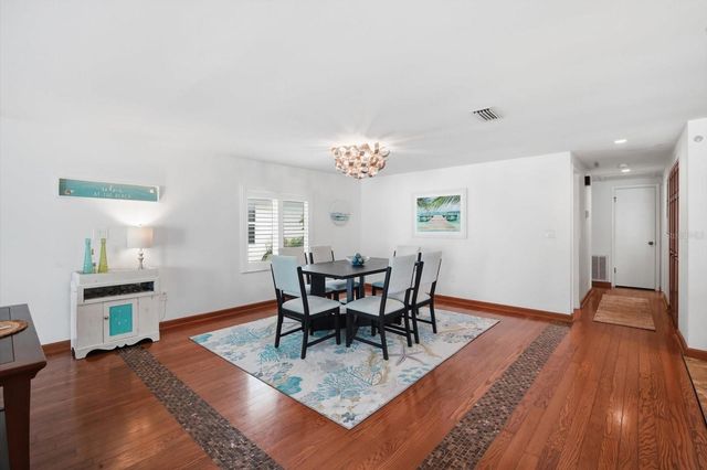 2811 AVENUE C, Holmes Beach, FL 34217