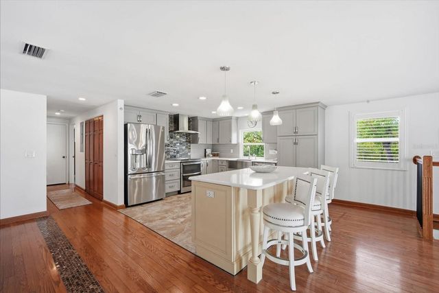 2811 AVENUE C, Holmes Beach, FL 34217