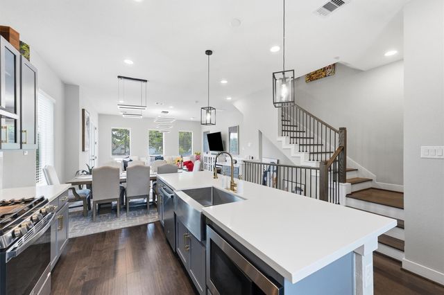 920 Thornton Road G, Houston, TX 77018