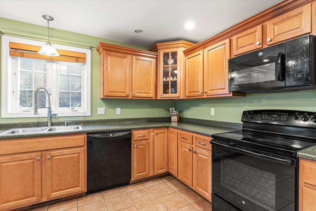 34 Chestnut Drive, Allenstown, NH 03275